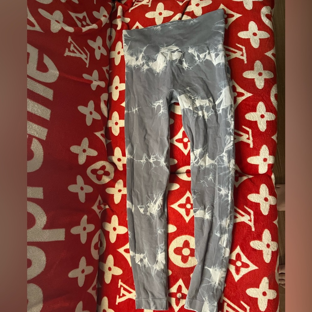 Never worn grey leggings size medium